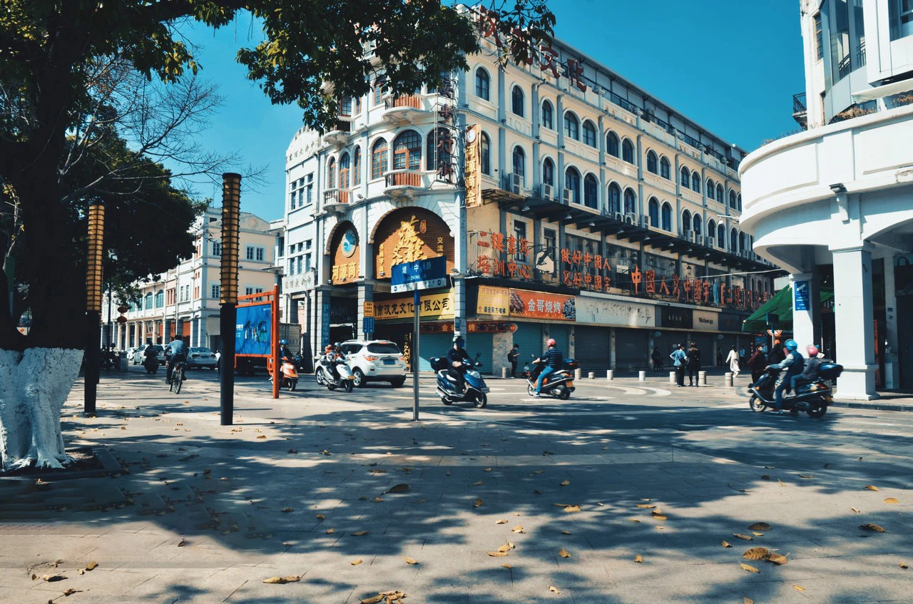 品牌手册中的江门侨乡街景